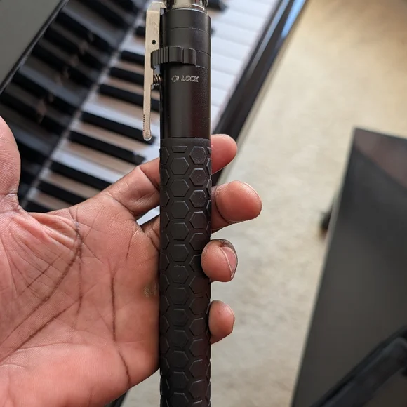 Black and Silver Telescopic Baton - Picture 12 of 16